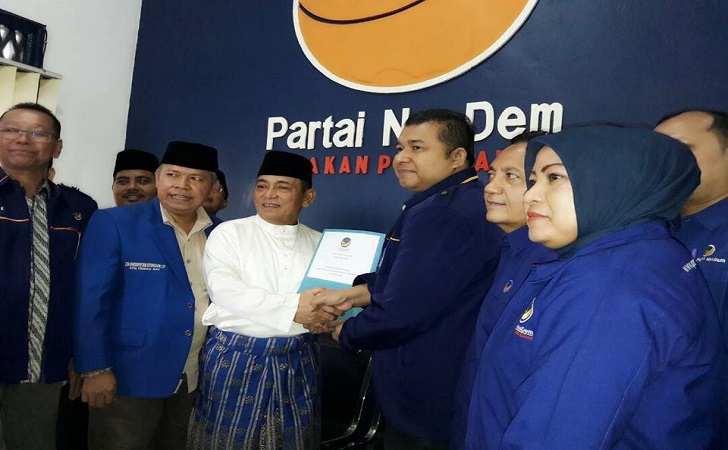 Harris Ambil Formulir Pendaftaran Cagub ke Nasdem Riau